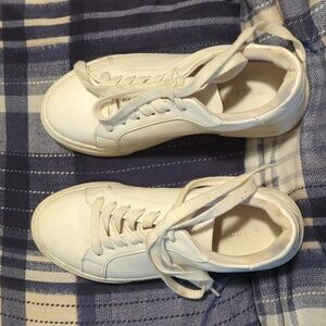 Madden Girl White Leather platform tennis shoes